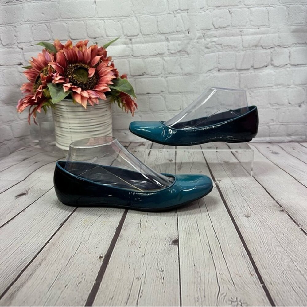 ANTONIO MELANI womens 8 M Teal to Black ombre patent leather ballet Flats
